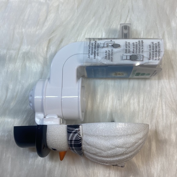 ⛄️”KNIT SNOWMAN” Wallflowers Light-Up 24/7 Scent Control Plug, BBW, NWT-Sealed - Picture 3 of 8